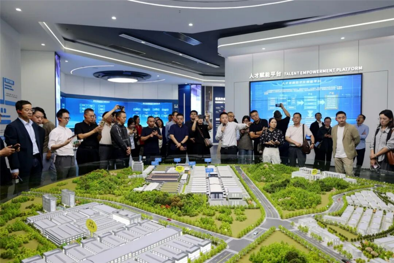 中国模具工业协会系列工作会议在江西修水顺利召开
